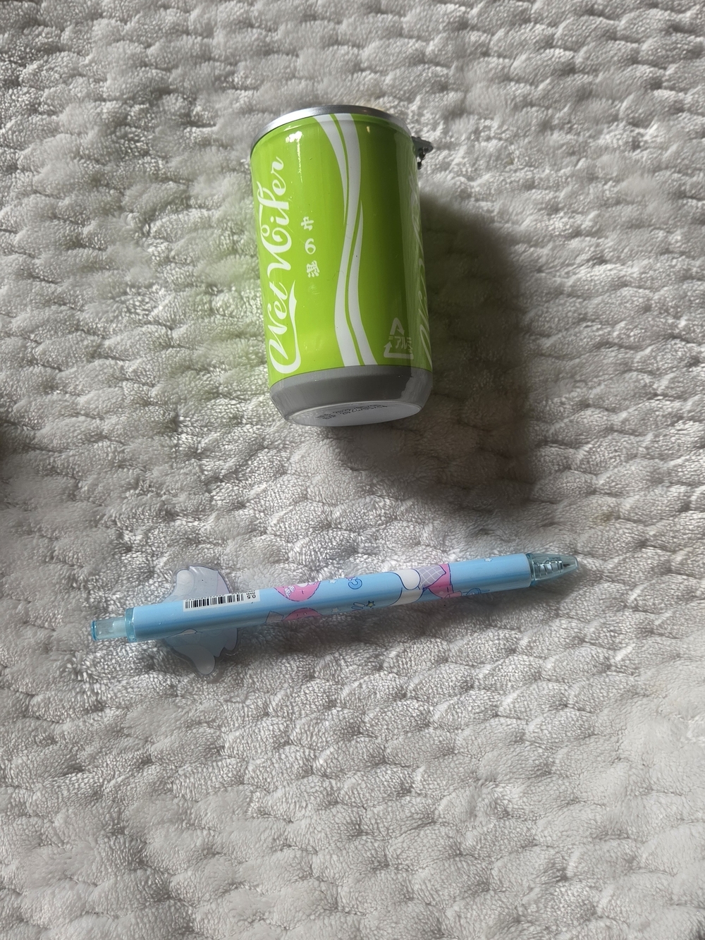 NWT 4-Mini Soda Can Wet Wipes Keychain Set (4-Pack) - Multi Color - Picture 11 of 14
